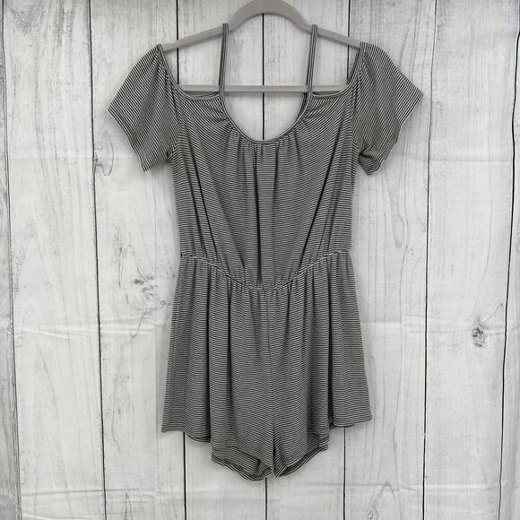 One Clothing LARGE Womens White Gray Striped Short Sleeve Cold Shoulder Jumper - Picture 1 of 7